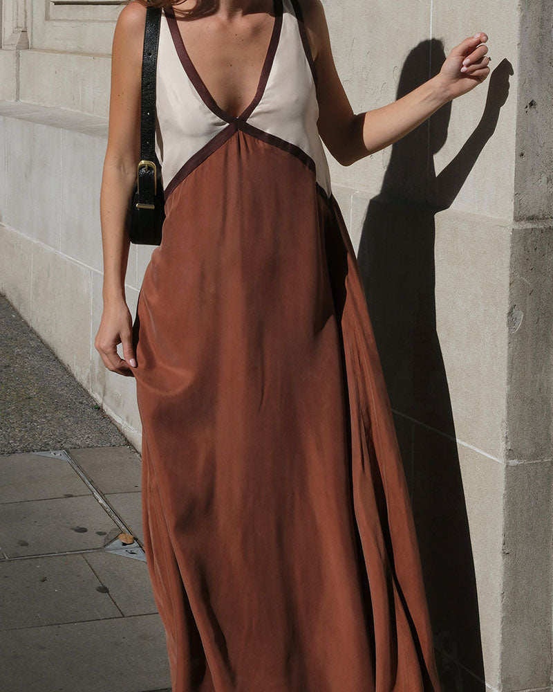 Sandy - Women’s chic v-neck dress with contrasting colors