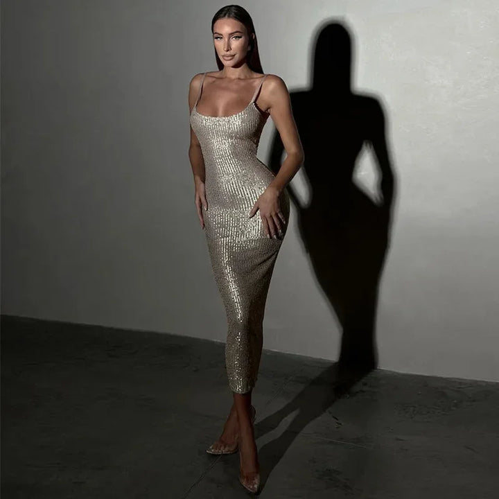 "Mialani - Sparkling fitted midi dress in Stormy sequins, perfect for a chic evening look"