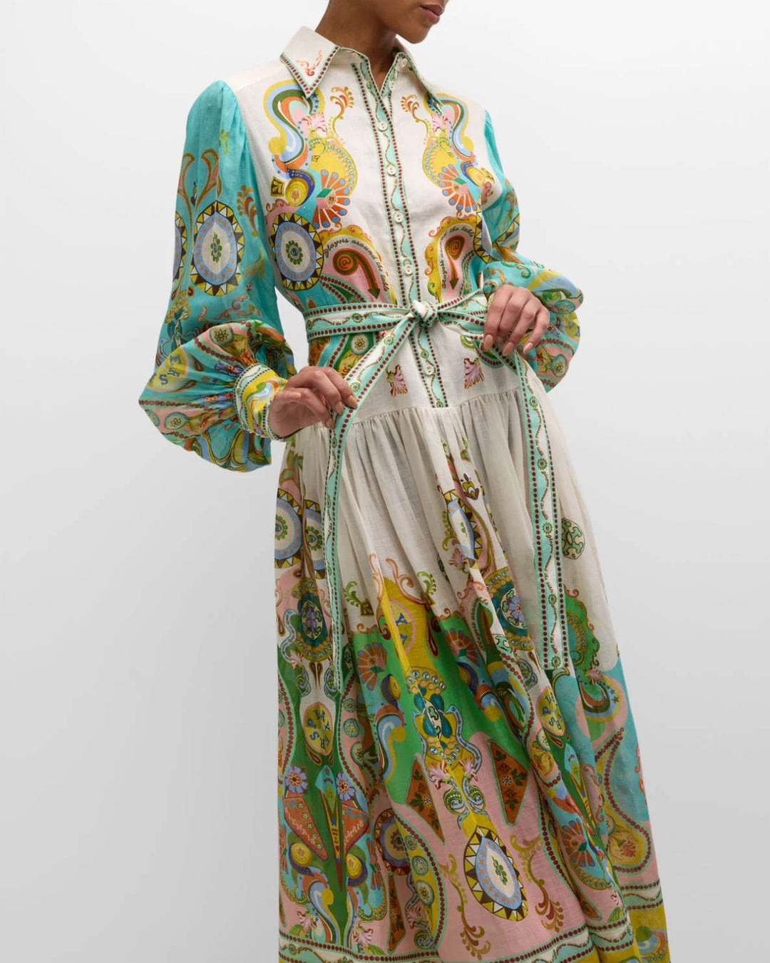 Anneliese maxi dress in paisley print with balloon sleeves, made with flowing fabric and bohemian style.