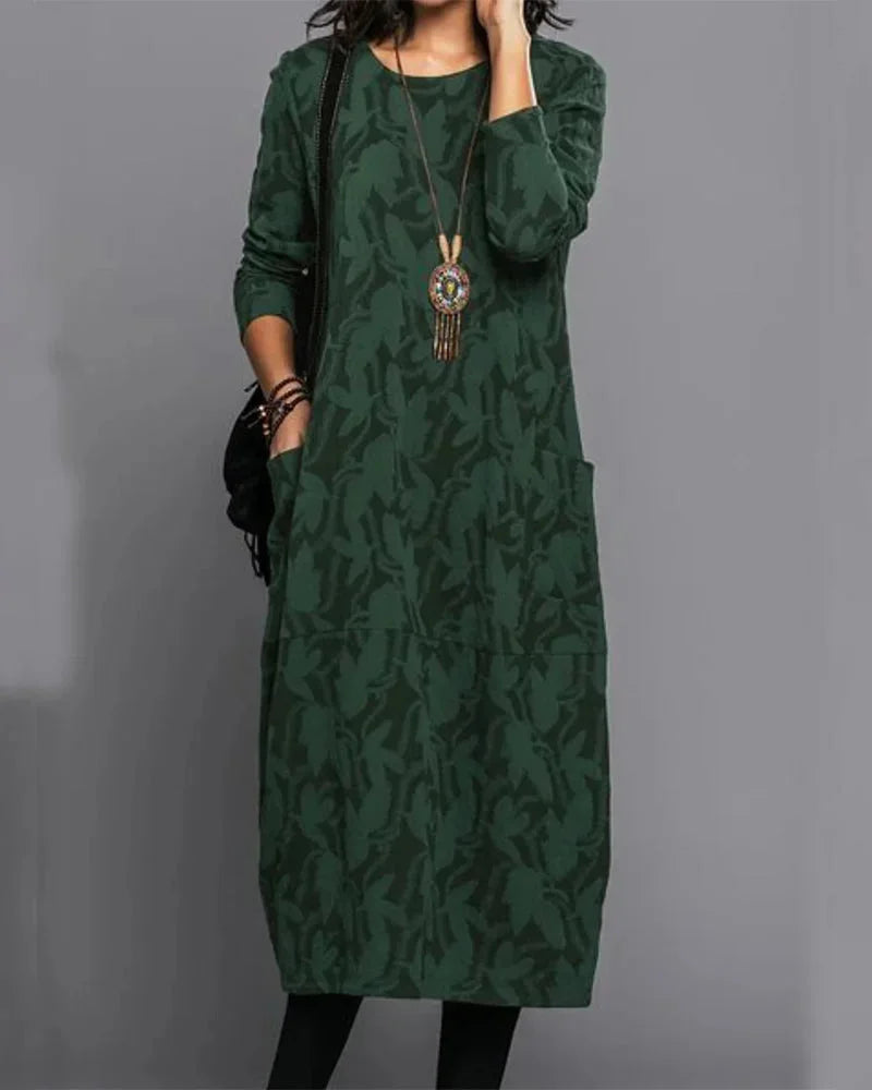 Green midi dress with camo pattern, made of soft and comfortable fabric. Features a flattering silhouette and versatile…
