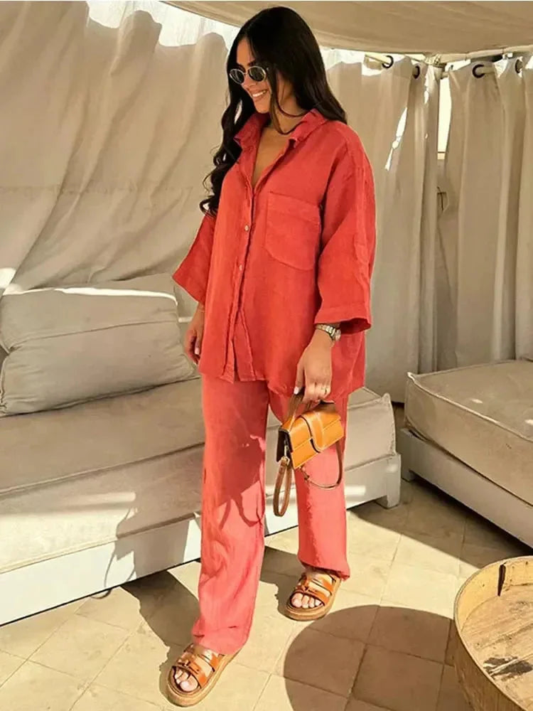 Elva two-piece set in comfortable fabric with versatile design, perfect for everyday wear.