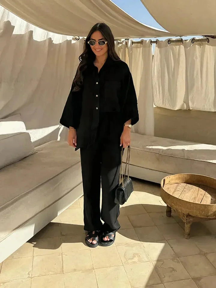 Two-piece set in Black, made of soft and comfortable Elva fabric, versatile style for everyday wear.