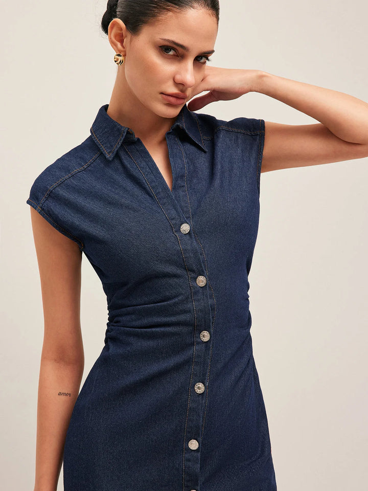 Sleeveless dark blue denim midi dress with V-neck, casual and chic, perfect for everyday wear.