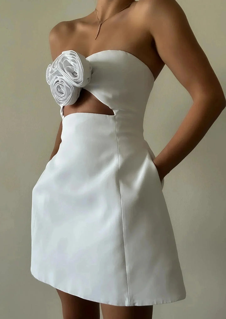 Strapless mini dress with floral accent, crafted in Kaileen material with intricate detailing for a chic and sophisticated…