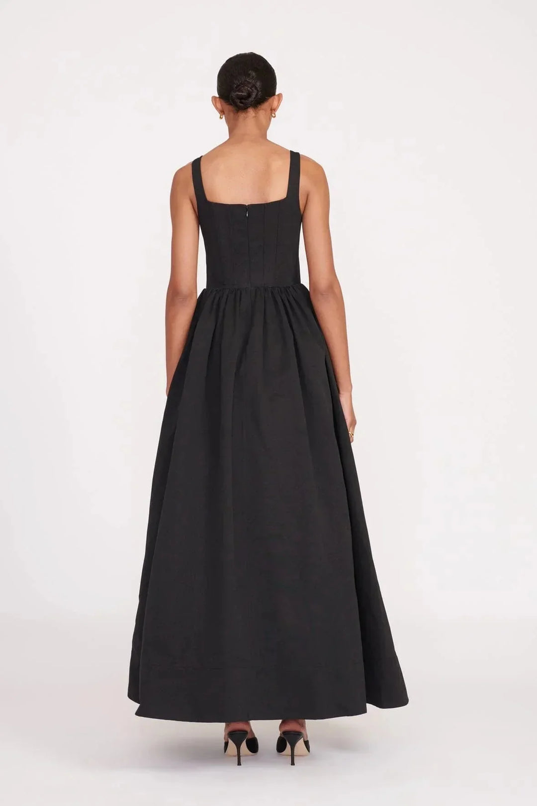 Black square neckline midi dress in a sleeveless style by Aleah. Versatile and elegant with a stylish design and timeless…