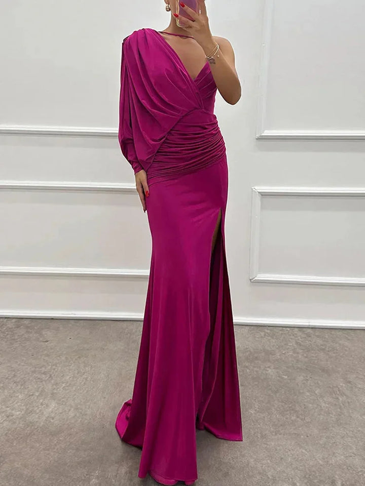 Katarina dress in black, one-shoulder design with side slit, made from high-quality stretch fabric, perfect for elegant and…
