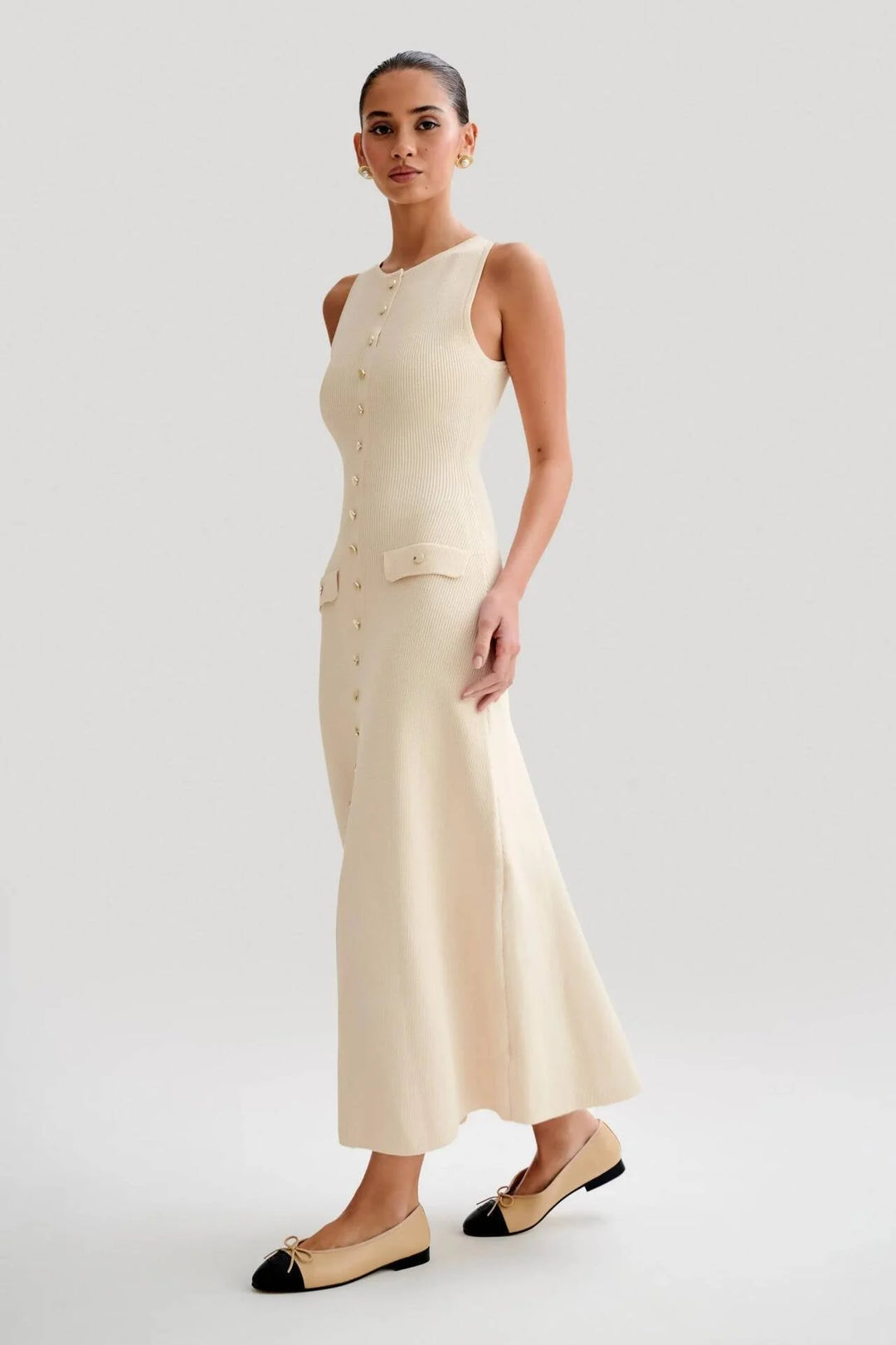 Sleeveless button-front midi dress in a soft, breathable fabric with a flattering silhouette and eye-catching design.