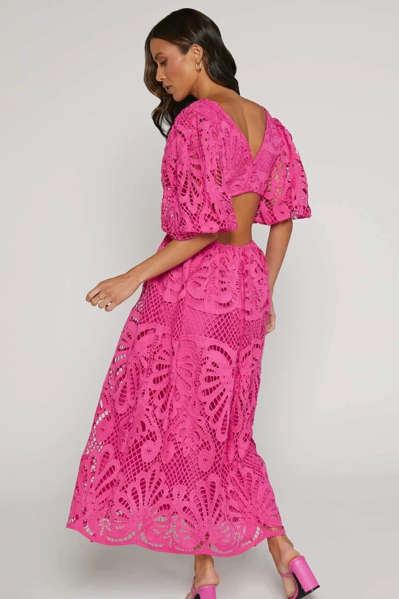 "Roslyn - Mid-length lace dress with V-neckline in delicate lace fabric, perfect for elegant occasions."