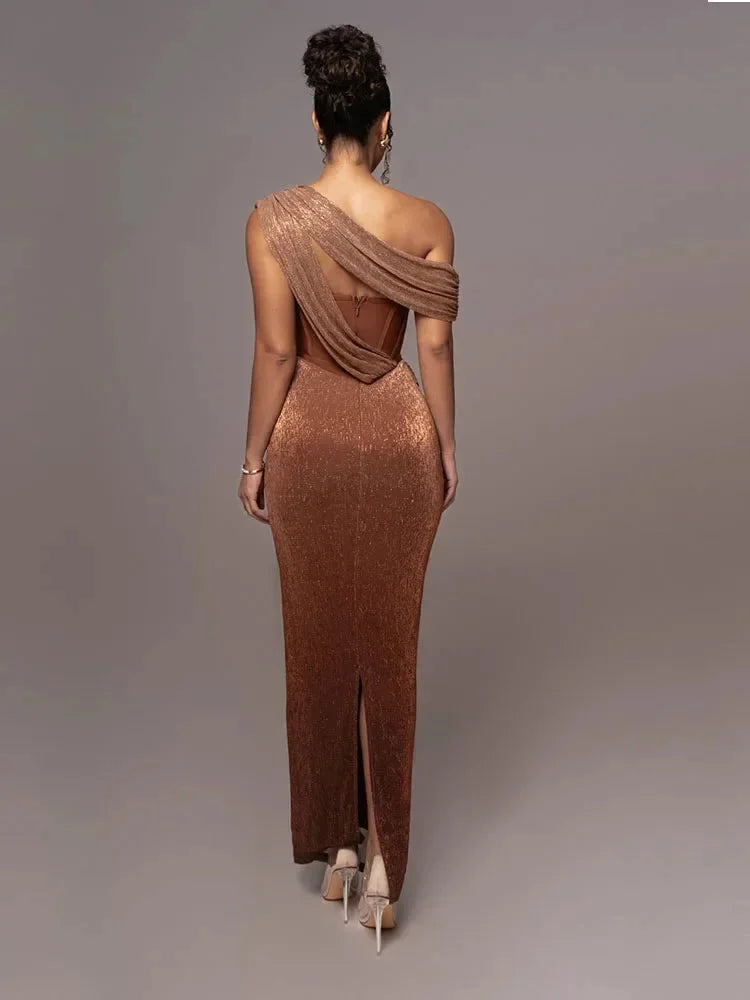 "Lynnlee evening dress in shimmering fabric with an asymmetric design, perfect for special occasions and formal events."