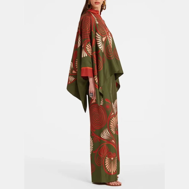 Three-piece bohemian set in Aryiah print, perfect for spring wear. Includes top, pants, and headband. Casual and versatile.
