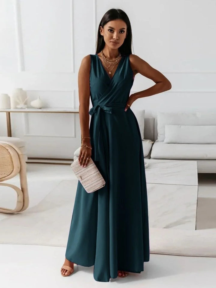 Dark Green sleeveless V-neck maxi dress with pleats, made of soft flowing fabric, perfect for a stylish and chic look.
