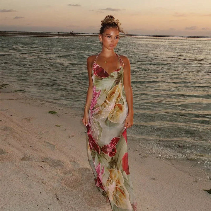 Sleeveless dress in Olyvia with colorful floral print, perfect for summer days, made from lightweight, breathable fabric.