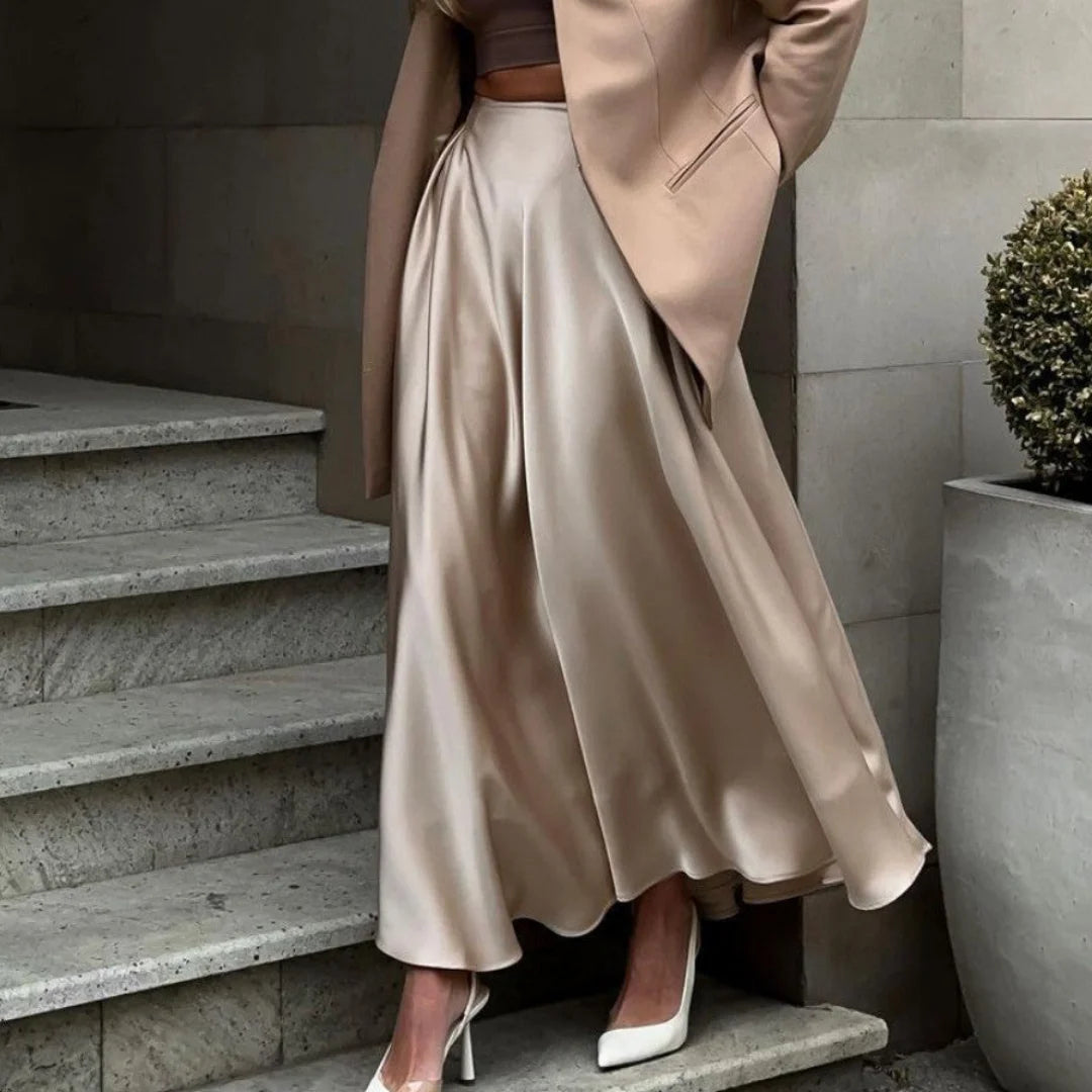 "Amarii high-waist skirt for women, crafted in flowing fabric with elegant pleats and a flattering silhouette."