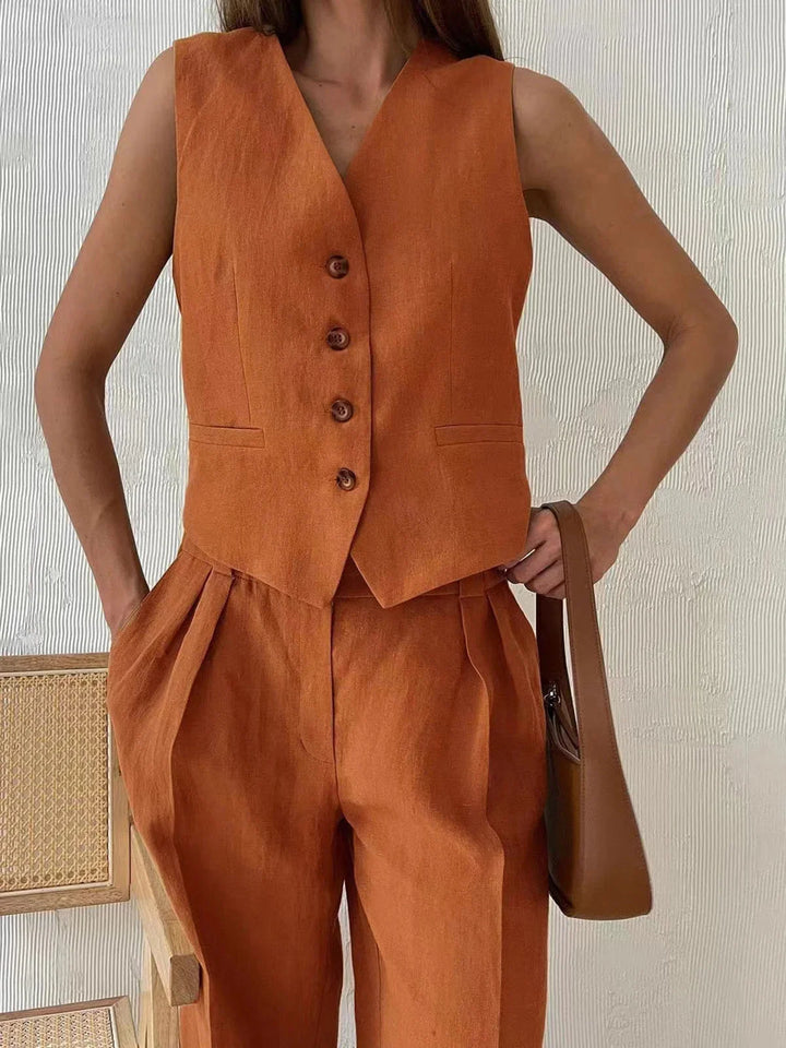 "Sleeveless top and wide-leg pants set in Beautiful fabric with a relaxed fit and trendy style"