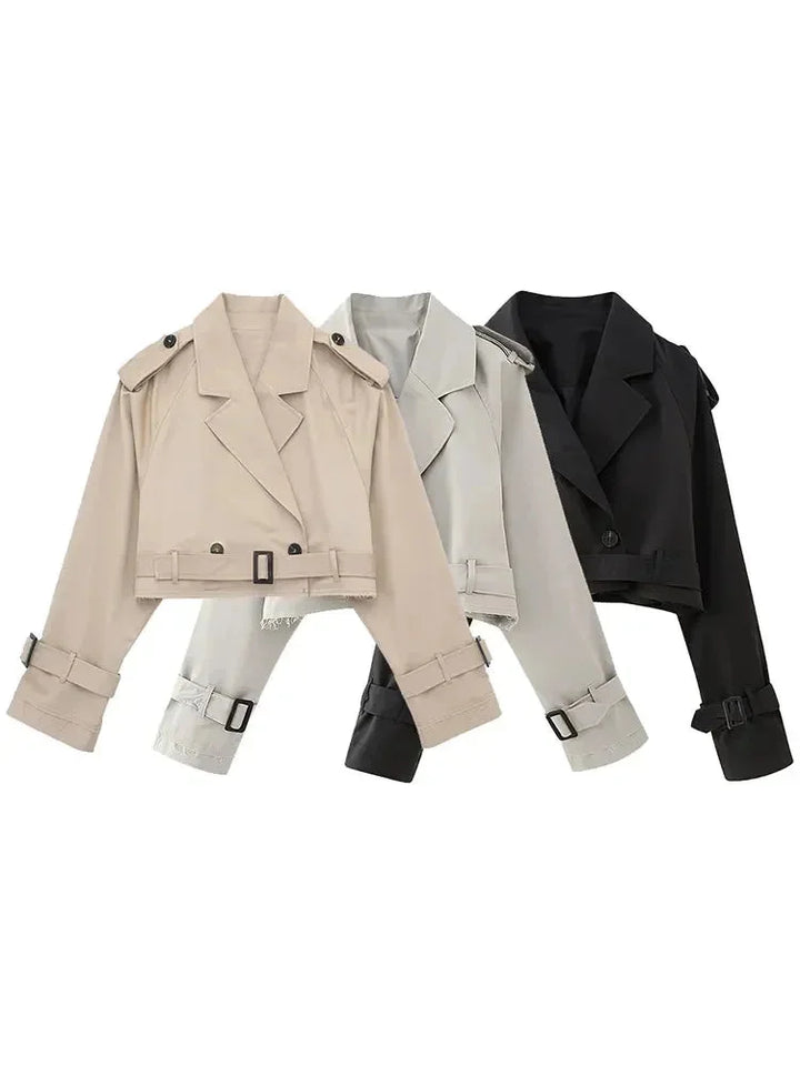 Kaila cropped trenchcoat in a stylish design with buckle detailing, perfect for contemporary looks.