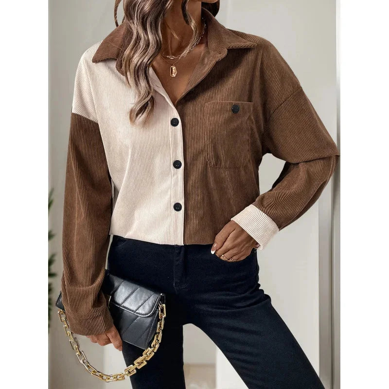 "Billie blouse in two-tone design with button-up front and pockets, made of lightweight cotton blend fabric."