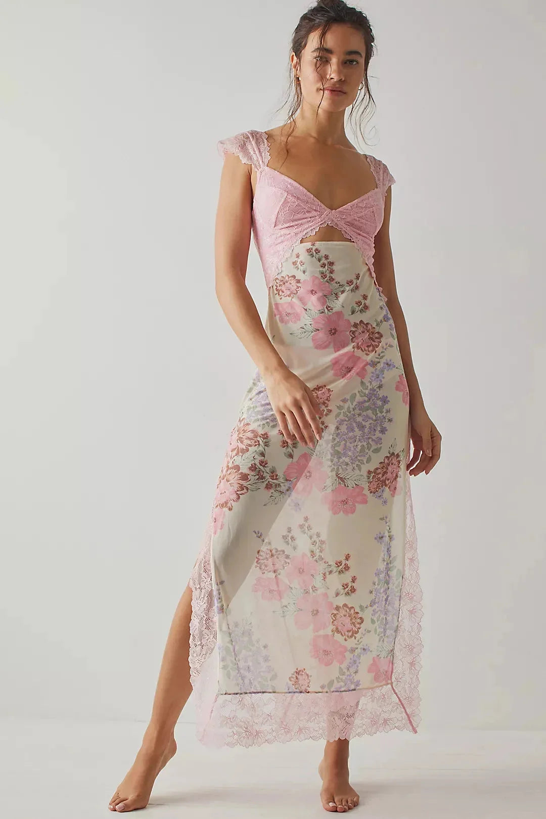 Sheer maxi dress with floral print in Jennah combo, featuring a lightweight and airy fabric with a delicate and charming…