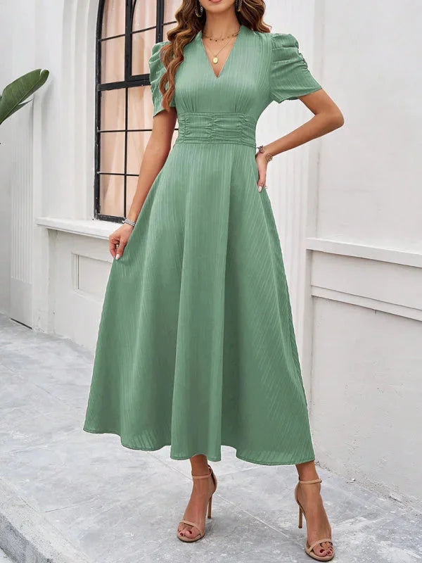 V-neck flowy midi dress in a soft, breathable fabric with puff sleeves - Carson.