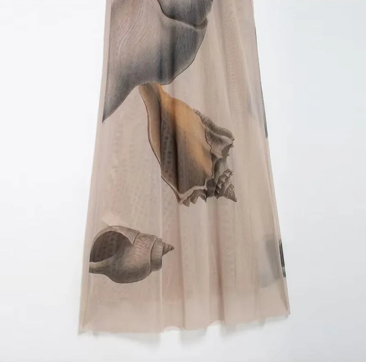 Beige maxi dress with shell print, featuring an elegant and sophisticated design, perfect for any occasion.