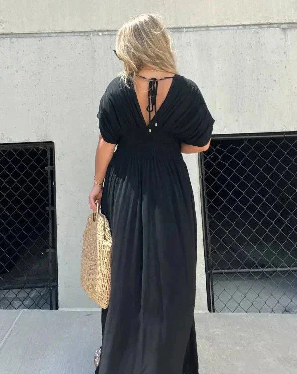"Amaya maxi dress in flowy fabric with elastic waist, ideal for a casual and comfortable look."