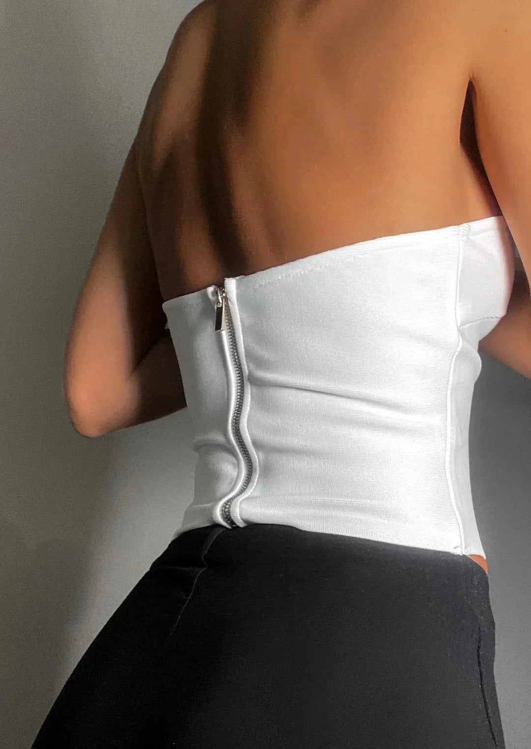 Women’s strapless bustier in Hoorain style, featuring snug fit and wavy trim design for an elegant and stylish look.